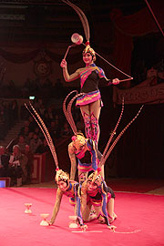 China National Acrobatic Troupe (©Foto: Martin Schmitz)